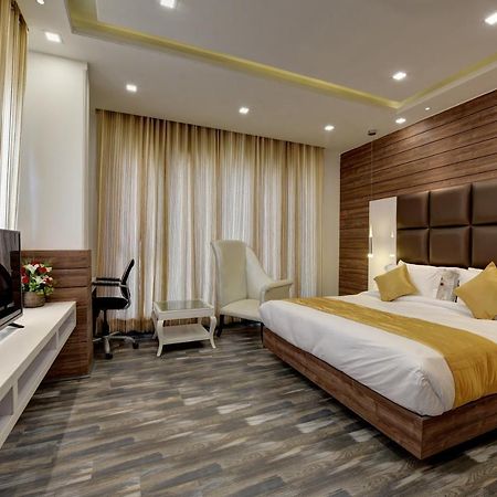 Golden Tree Hotel Noida Buitenkant foto