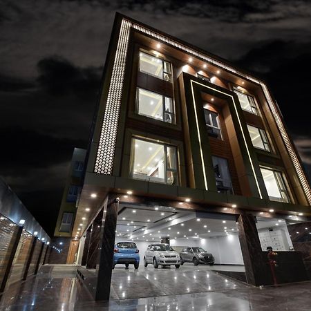 Golden Tree Hotel Noida Buitenkant foto