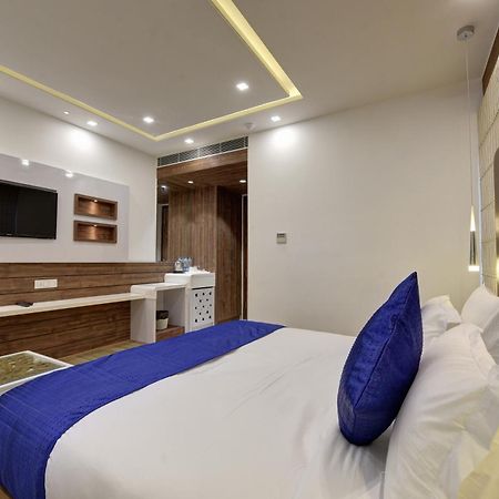 Golden Tree Hotel Noida Buitenkant foto