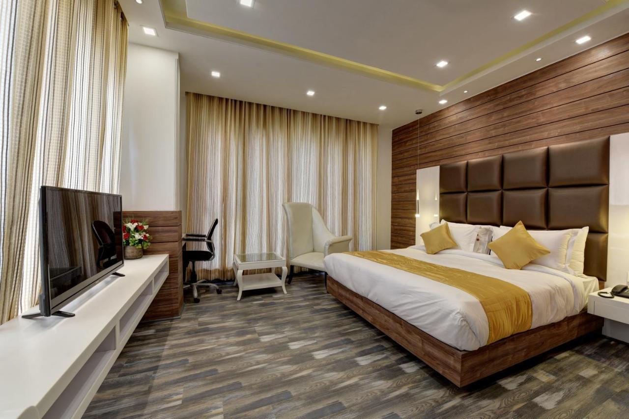 Golden Tree Hotel Noida Buitenkant foto