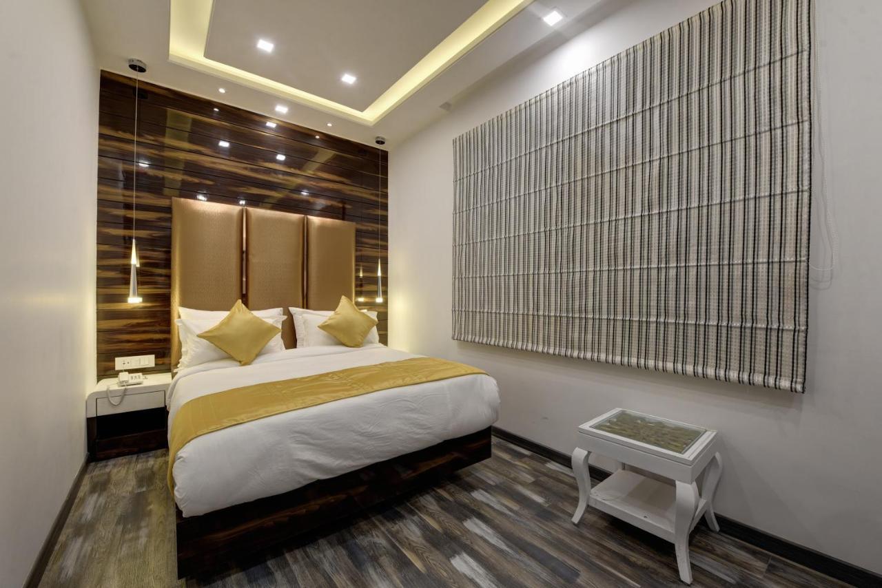 Golden Tree Hotel Noida Buitenkant foto