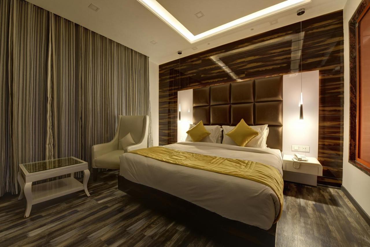 Golden Tree Hotel Noida Buitenkant foto
