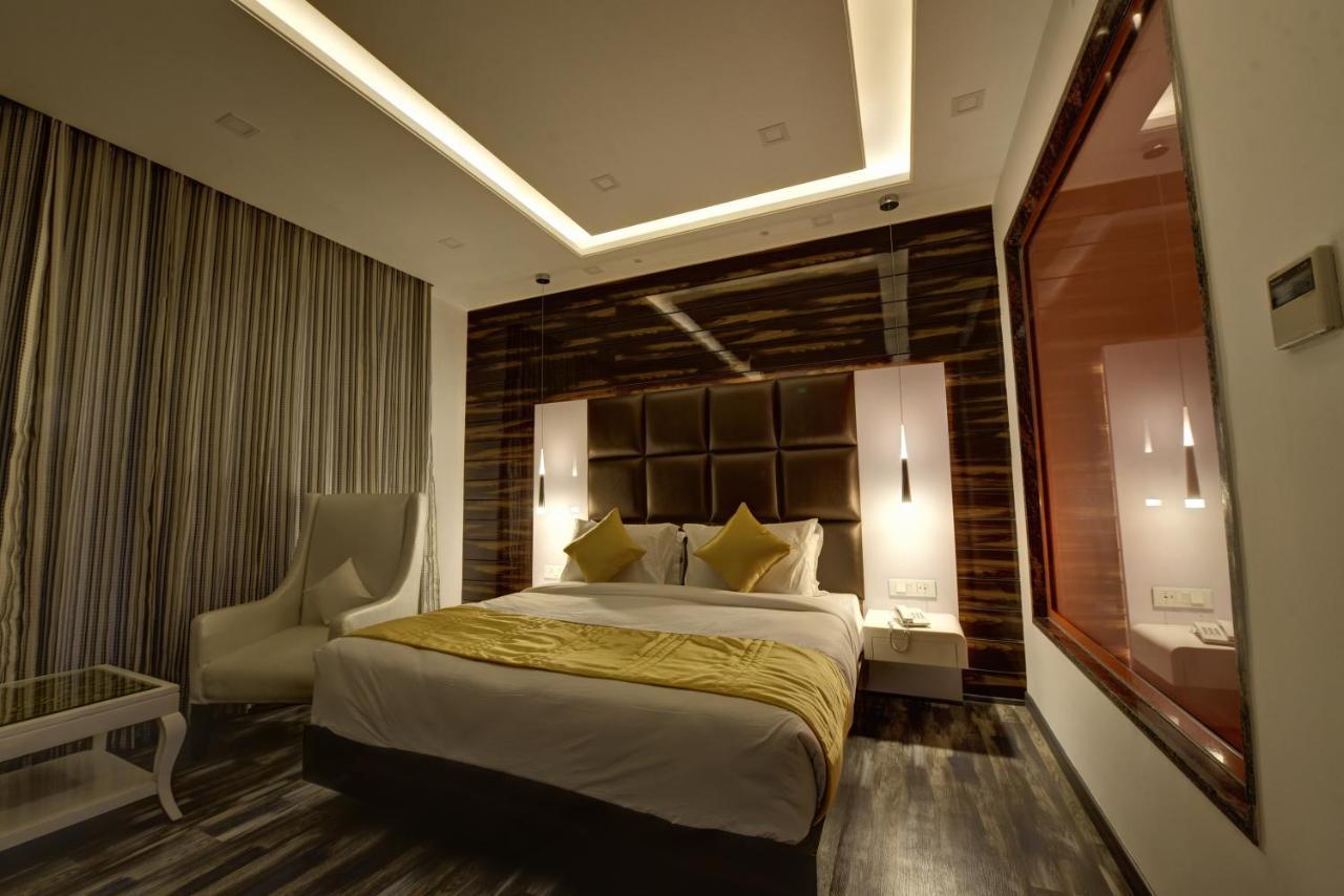 Golden Tree Hotel Noida Buitenkant foto