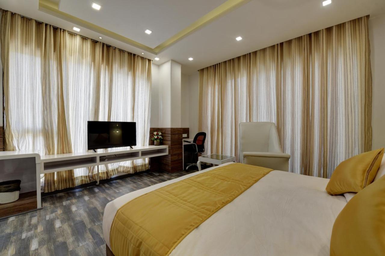 Golden Tree Hotel Noida Buitenkant foto