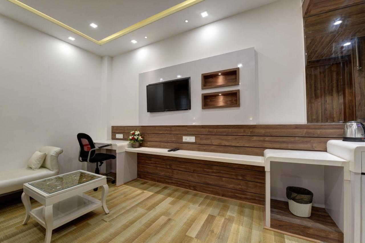 Golden Tree Hotel Noida Buitenkant foto