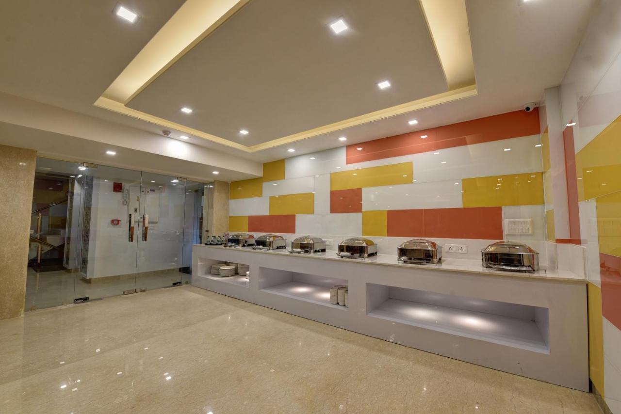 Golden Tree Hotel Noida Buitenkant foto