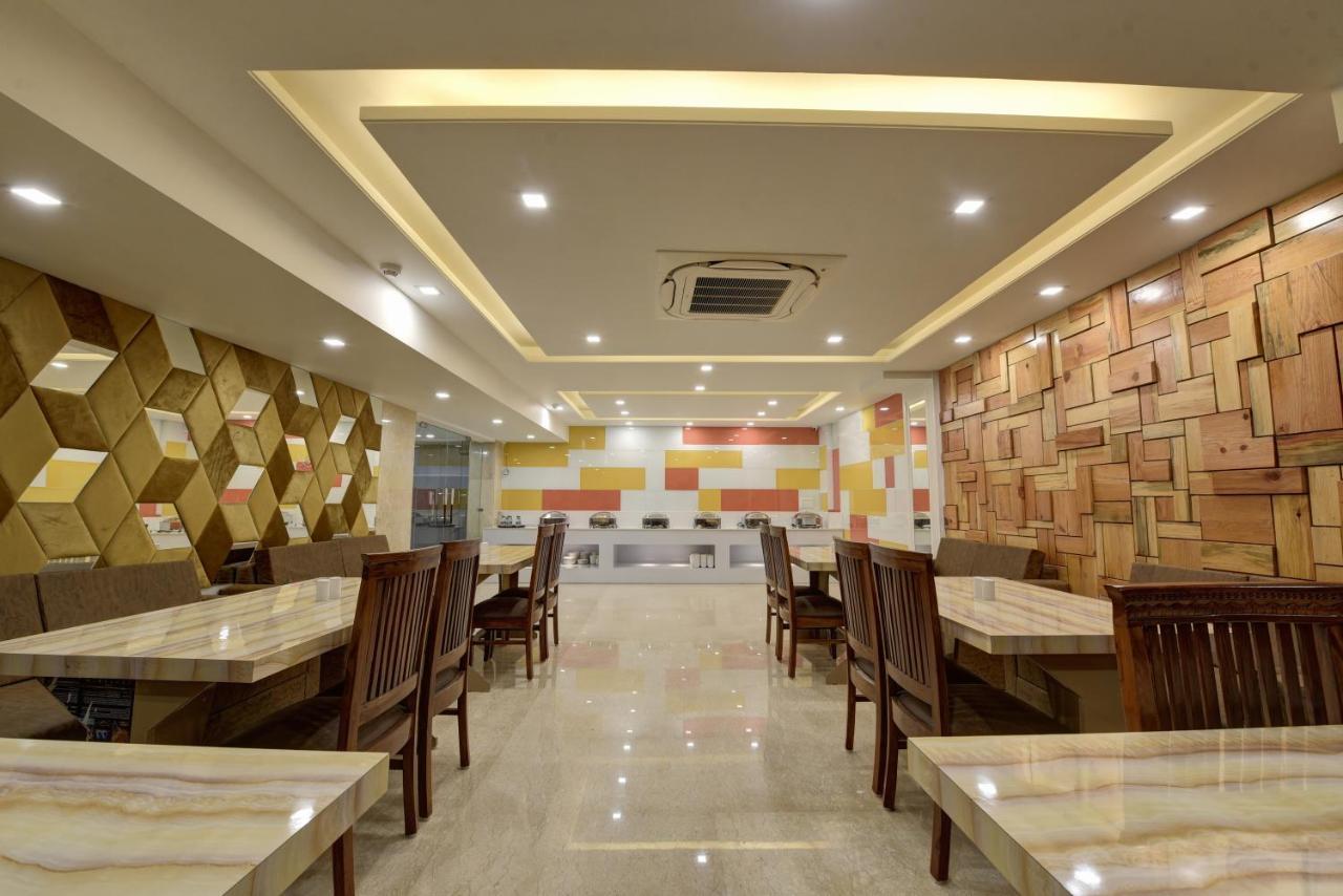 Golden Tree Hotel Noida Buitenkant foto