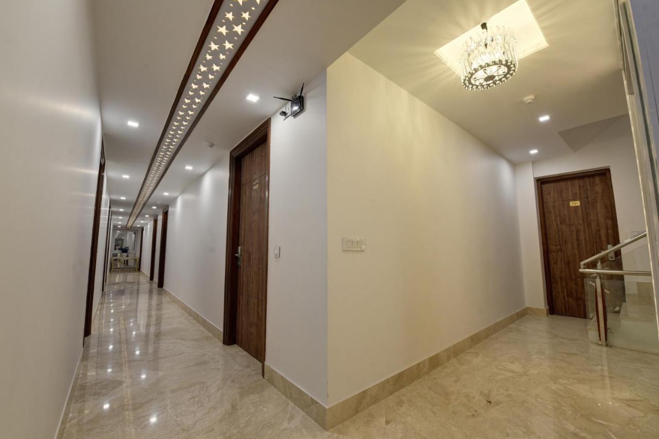 Golden Tree Hotel Noida Buitenkant foto