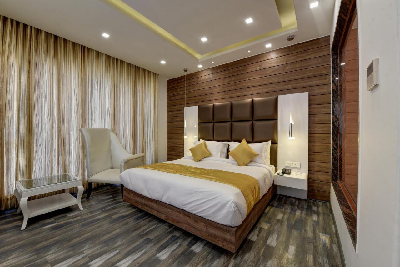 Golden Tree Hotel Noida Buitenkant foto