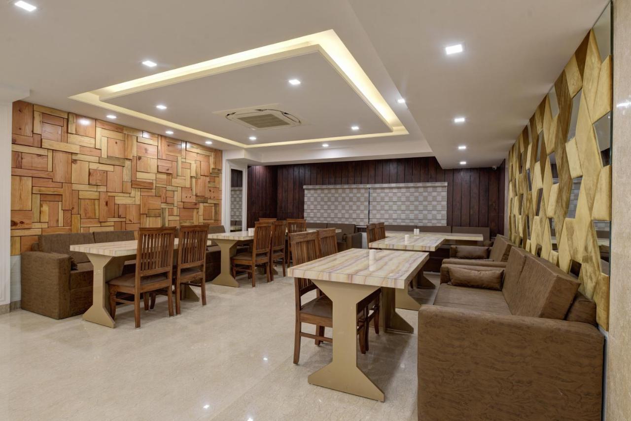 Golden Tree Hotel Noida Buitenkant foto