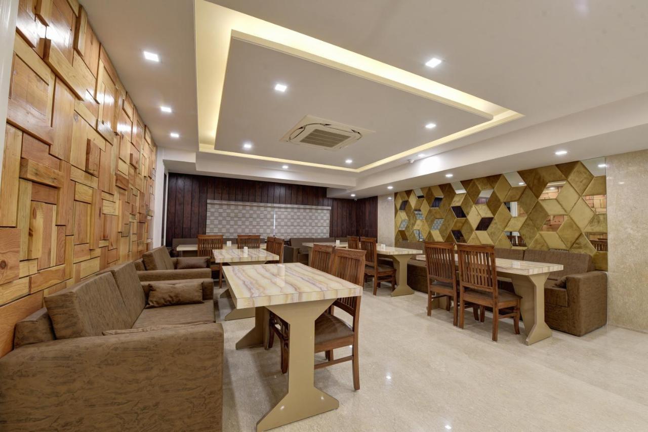Golden Tree Hotel Noida Buitenkant foto